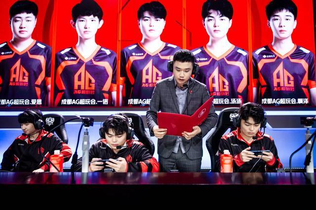 同时他们的